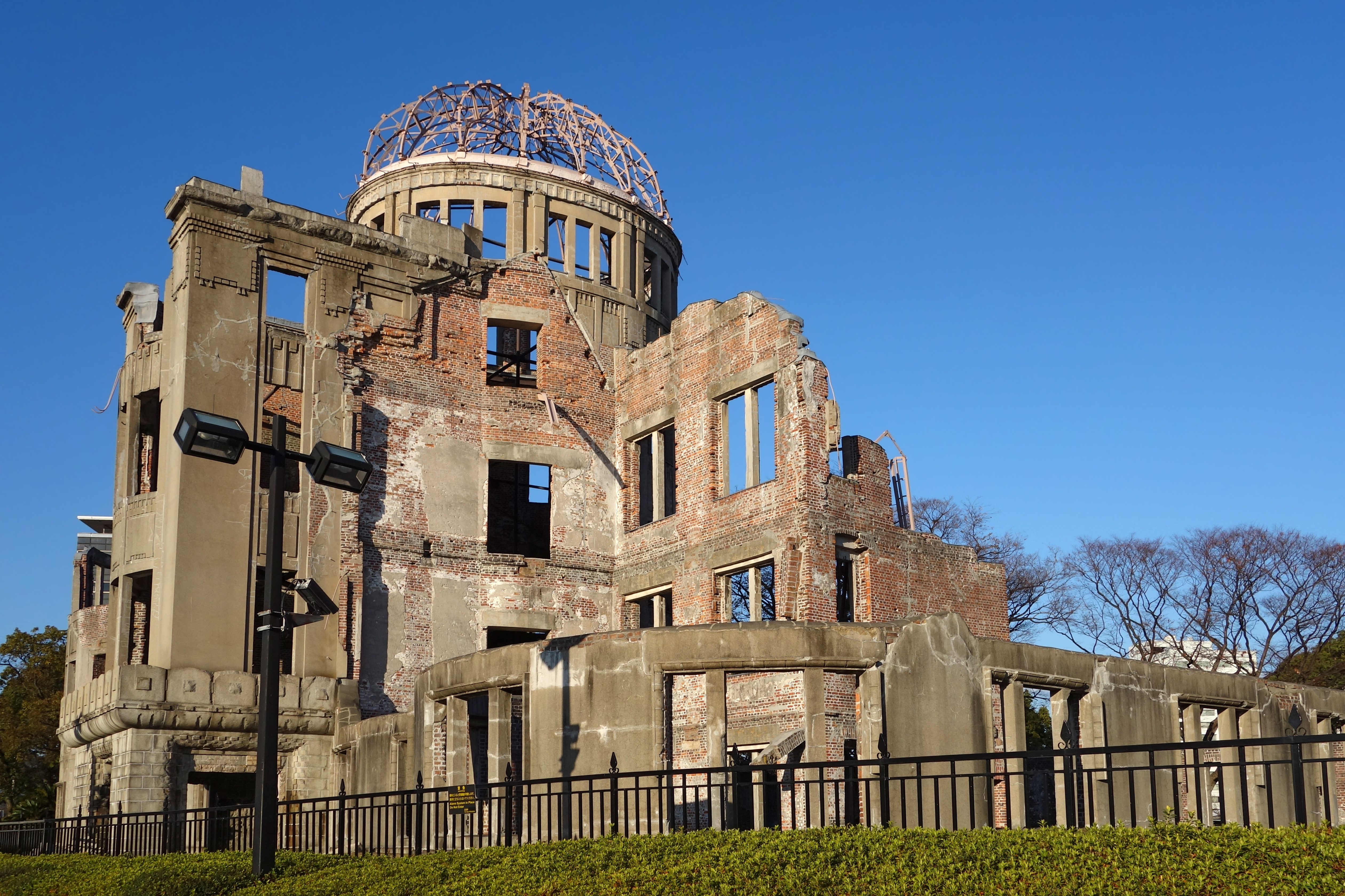 which is better to visit hiroshima or nagasaki