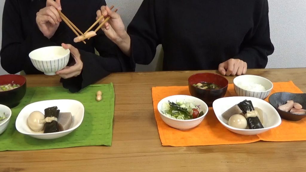 do japanese eat with chopsticks